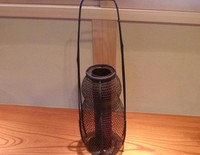 Karya dari kakek Shouchiku alias dari generasi kedua. Kerajinan ini berupa keranjang bunga yang tinggi (Hany/detikTravel)