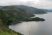 Di Kabupaten Toba Samosir (Tobasa) ada bukit Tarabunga. Danau Toba begitu indah dilihat dari atas bukit ini (Agnes/detikTravel)