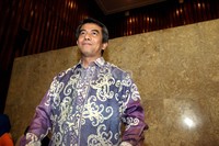 Dalam penjelasannya, Ketua Ombudsman RI, Danang Girindrawardana, meminta Azlaini untuk fokus menghadapi kasus hukumnya.