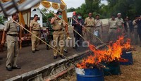Selain itu dimusnahkan daging sapi tidak layak konsumsi sebanyak 117 kg dan Ayam Bangkai sebanyak 380 ekor (380 kg).