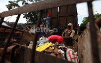 Saat ini Dinas Kebersihan DKI harus mengeluarkan dana buat pengelolaan sampah, mulai pengangkutan hingga pengiriman, ke Tempat Pembuangan Sampah Terpadu (TPST) Bantar Gebang, di Bekasi, sebesar Rp 250 ribu hingga Rp 300 ribu per ton sampah.