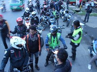 Sesampainya di kota kembang itu, 9 finalis langsung disambut hangat oleh klub motor Yamaha se-Bandung yang tergabung dalam klub YRFI Bandung ( Yamaha Riders Federation Indonesia).
