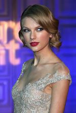 Bertemu Pangeran William, Taylor Swift Cantik Bak Putri