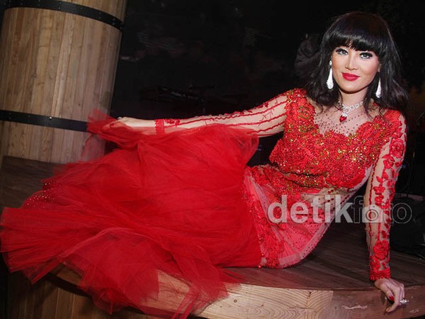 Merah Membara Fifie Buntaran