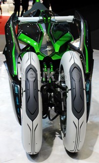 J dipamerkan di Tokyo Motor Show 2013. Sayang tidak dijelaskan berapa kekuatan yang mampu dilahirkan motor ini. Pun dengan kecepatan puncaknya, tidak pula dijelaskan.