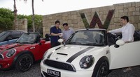 Express Group bekerja sama dengan Tiket.com untuk pemesanan jasa penyewaan limusin serta membeli tambahan unit MINI pada Senin (25/11) di Bali. (dok Express)