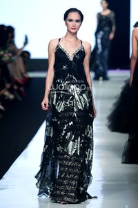 Jakarta, Indonesia - 23 Oktober 2013. Hengki Kawilarang DIVA. Jakarta Fashion Week 2014 at Senayan City. Jakarta. [Foto: Mohammad Abduh/Wolipop]