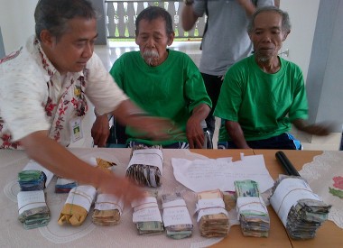 Aww, Bos Walang Cubit-cubit Saaran yang Tiba-tiba Bisa Berbicara