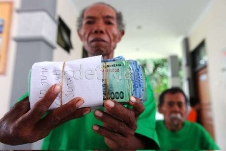 Walang Terinspirasi Mengemis dari TV, Tiduran Dapat Uang