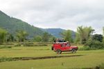 Kebut-kebutan Naik Jeep di Toba Samosir, Seru!