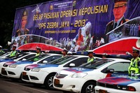 Sejumlah polisi mengikuti apel Operasi Zebra Jaya 2013.