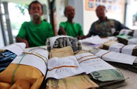 Uang milik Walang ini sebelumnya tersimpan di sebuah 'brankas' tersembunyi di dalam gerobak.