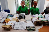 Uang milik Walang itu terdiri dari pecahan Rp 100 ribu, Rp 50 ribu, Rp 5.000 hingga Rp 500.