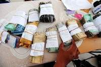 Walang menunjukkan uang miliknya di Panti Sosial Bina Insan (PSBI) Cipayung.