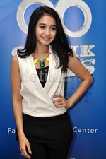 Senyuman Manis Laudya Cynthia Bella