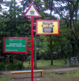 Asyik, Kini Niis di Taman Bisa Sambil Berselancar