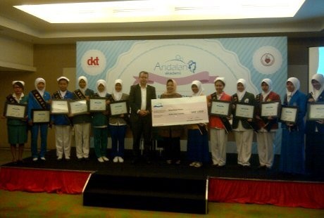 12 Calon Bidan Berprestasi se-Indonesia Raih Beasiswa Akademi Andalan