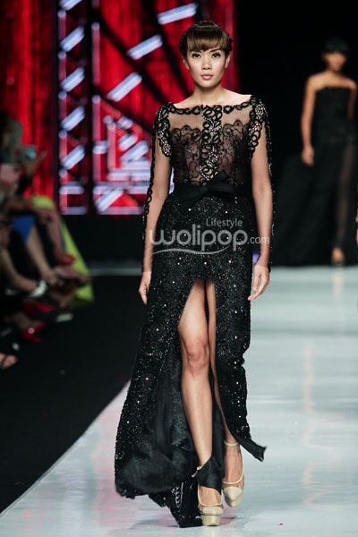 Jakarta, Indonesia - 23 Oktober 2013. Ivan Gunawan Beautyful Liar. Jakarta Fashion Week 2014 at Senayan City. Jakarta. [Foto: Mohammad Abduh/Wolipop]