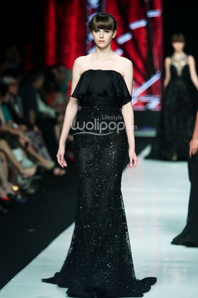 Jakarta, Indonesia - 23 Oktober 2013. Ivan Gunawan Beautyful Liar. Jakarta Fashion Week 2014 at Senayan City. Jakarta. [Foto: Mohammad Abduh/Wolipop]