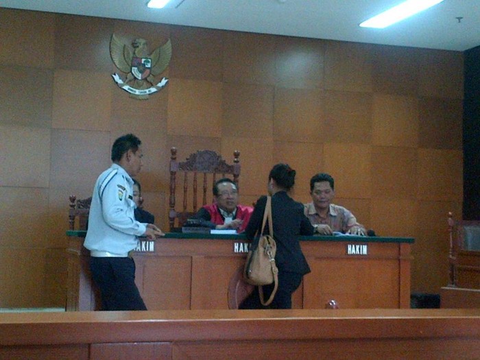  Novi Menangis Minta Denda Terobos Busway Didiskon, Hakim Mengabulkan