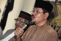 HTI mendesak pemerintah untuk menutup kedubes Australia dan memutus hubungan diplomatik dengan Australia.