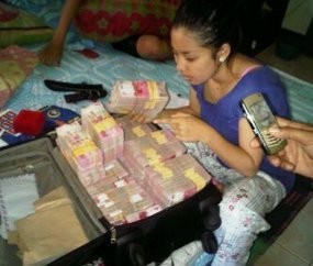 Apa Kata Pakar Soal Foto Duit Sekoper Milik Vita?