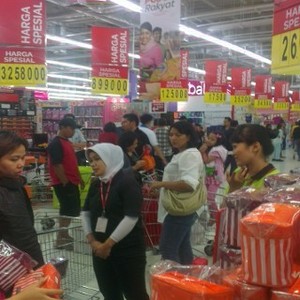 Ada Midnight Sale, Carrefour Lebak Bulus Tambah 10 Kasir