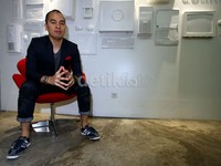 Aditya mengaku sempat malang melintang di beberapa panggung kafe di kawasan Kemang, Jakarta Selatan.