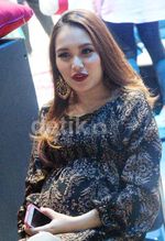 Perut Hamil Ayu Ting Ting
