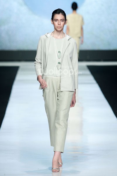 Jakarta, Indonesia - 23 Oktober. Kraton by Auguste Soesastro The Dutch Renaissance. Jakarta Fashion Week 2014 at Senayan City. 23 Oktober 2013. Jakarta. [Foto: Mohammad Abduh/Wolipop]