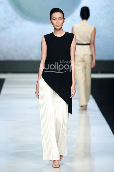 Jakarta, Indonesia - 23 Oktober. Kraton by Auguste Soesastro The Dutch Renaissance. Jakarta Fashion Week 2014 at Senayan City. 23 Oktober 2013. Jakarta. [Foto: Mohammad Abduh/Wolipop]