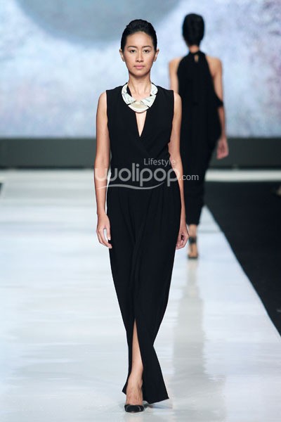 Jakarta, Indonesia - 23 Oktober. Kraton by Auguste Soesastro The Dutch Renaissance. Jakarta Fashion Week 2014 at Senayan City. 23 Oktober 2013. Jakarta. [Foto: Mohammad Abduh/Wolipop]