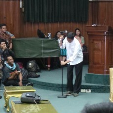 Bergaya Santai Bak Motivator, Jokowi Isi Seminar di FK UI