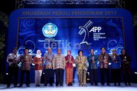 Penganugerahan APP 2013 yang dibagi dalam lima kategori ini bertemakan Meningkatkan Kualitas dan Akses Berkeadilan.