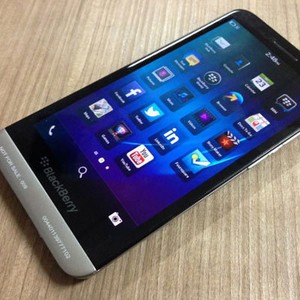 Peminat BlackBerry Z30 Digoda Cashback Rp 3 Juta