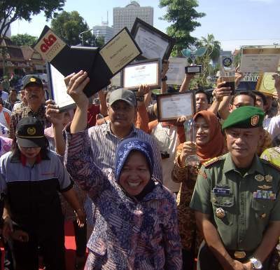 Penghargaan PBB untuk Taman Bungkul Diarak Keliling Surabaya