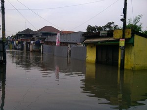 Usai Diguyur Hujan Lebat, Puluhan Rumah Terendam Air di Ciledug