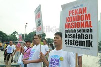 Dalam aksi tersebut mereka menolak sosialisasi penggunaan kondom karena tidak menjamin menangkal penyebaran AIDS. Berdasarkan penelitian dari Division of Pshysical Sciences yang menemukan virus HIV dapat menembus kondom.