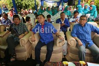 Dalam kegiatannya kali ini, ketua DPP PAN juga didampingi oleh Calon Legislatif DPR RI PAN Didik J Rachbini dan Calon DPRD DKI dari PAN Farah Valensiyah Inggrid.