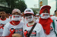Dalam aksi tersebut mereka menolak sosialisasi penggunaan kondom karena tidak menjamin menangkal penyebaran AIDS. Berdasarkan penelitian dari Division of Pshysical Sciences yang menemukan virus HIV dapat menembus kondom.