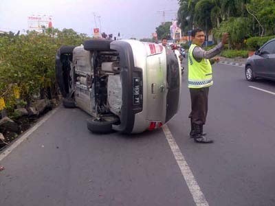 Hindari Motor, Grand Livina Terguling