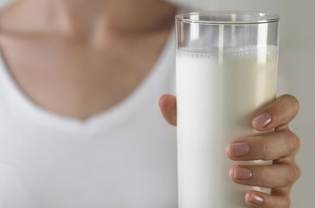 Tiap Hari Minum Susu Skim? Coba Cek Dulu 6 Kekurangannya