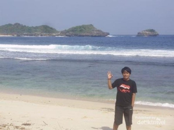 Pantai Peh Pulo Sekeping Surga Di Blitar