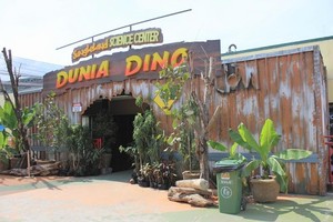 Menantang Dinosaurus di Jungleland