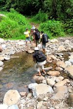 4 Jam Trekking Seru Menuju Wae Rebo