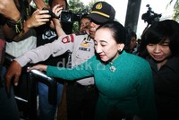 Satu-satunya hakim konstitusi perempuan ini, mengaku tidak tahu apa yang akan menjadi fokus pemeriksaannya. Lamhot Aritonang/detikFoto.