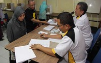 Sejumlah Kader Partai Keadilan Sejahtera (PKS) Jakarta mengikuti Pemilihan Raya (PEMIRA) Bakal Calon Presiden RI periode 2014-2019 dari PKS di Kantor DPW PKS Jakarta. safri