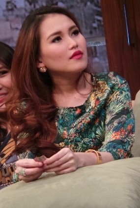 Enji Suka Gandeng Perempuan Lain, Ayu Ting Ting Anggap Sudah Biasa