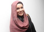 Simple Berhijab ala Dewi Sandra
