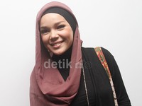 Dewi Sandra saat ditemui di Blitz Megaplex, Grand Indonesia, Jakarta akhir pekan lalu. Gus Mun/detikHOT.